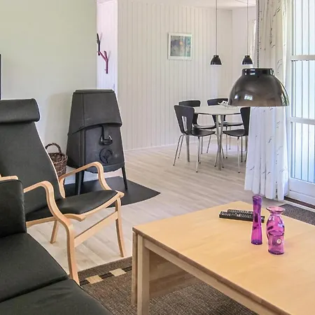 펜션 3 Bedroom Stunning In Aakirkeby