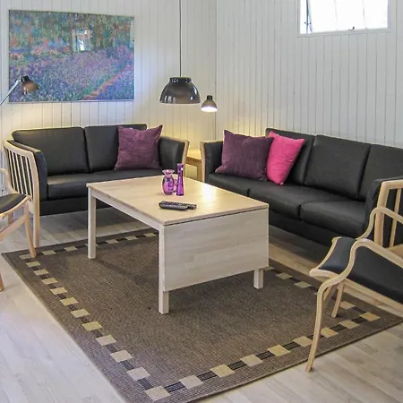 펜션 3 Bedroom Stunning In Aakirkeby