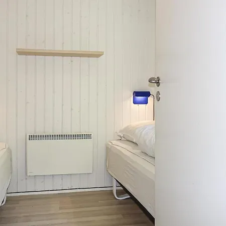 بيت للعطل 3 Bedroom Stunning In Aakirkeby *